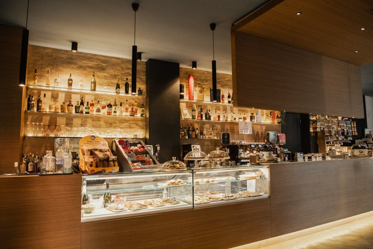 Meeting Coffee Bar — bancone serale